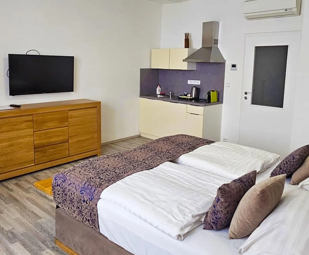 Ξενοδοχείο με διαμερίσματα Hotel Karlova Prague - Mostecka 10 St Depandance